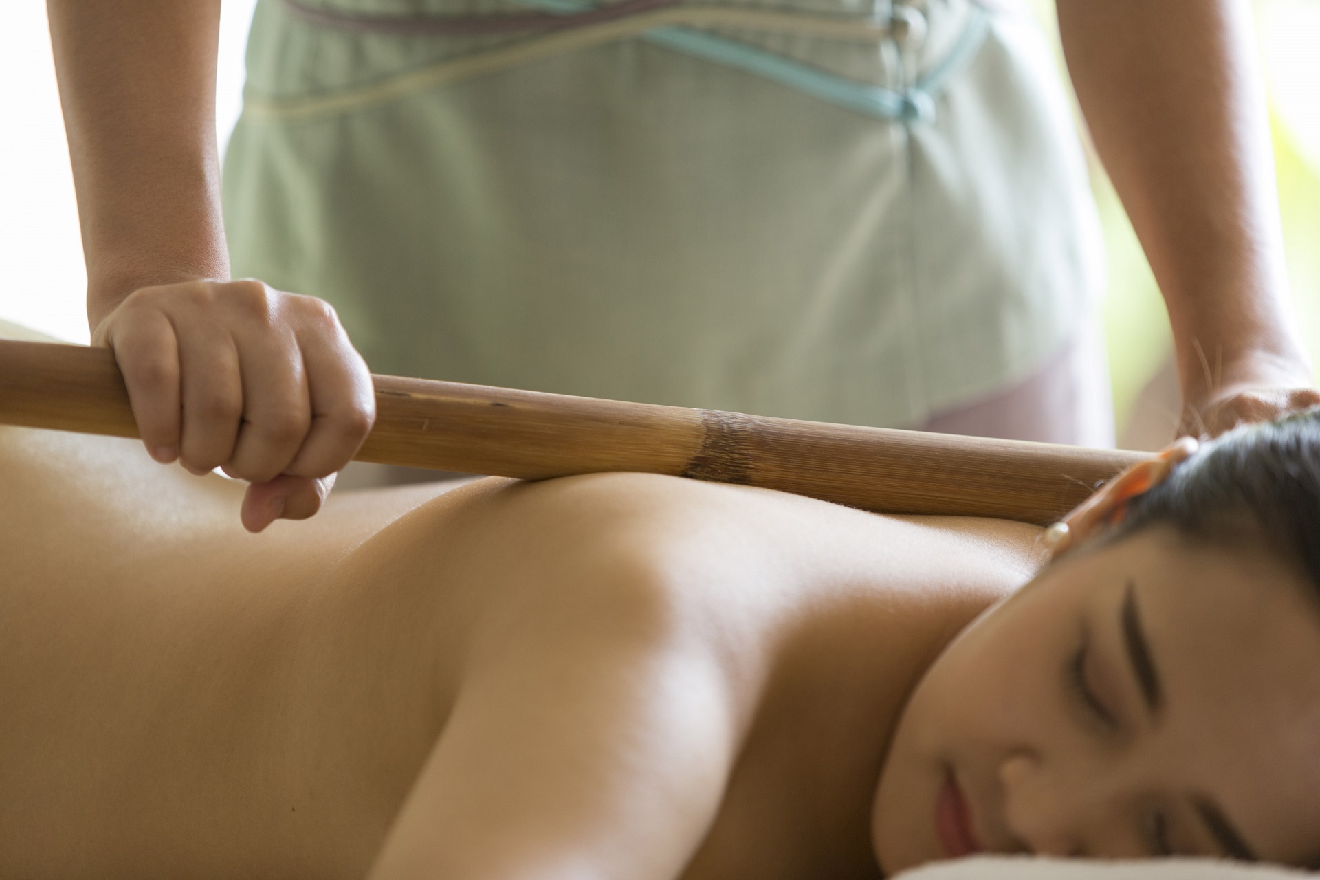 Sukhothai_ _Detail_Spa_Bamboo_Massage_ _SM